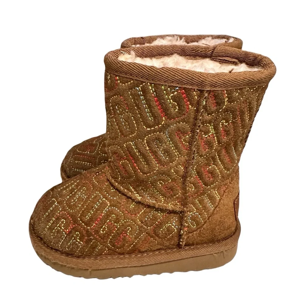 Ugg Classic II Graphic Stitch Boots Toddler Size 7‎ Like new